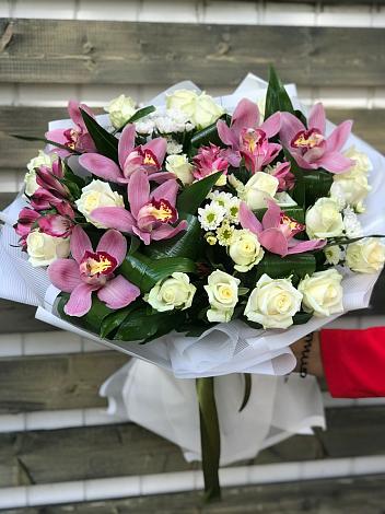 Букет цветов из: Розы и Хризантемы в Тим