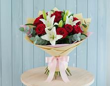 Букет цветов из:  Лилии и Розы в Тим