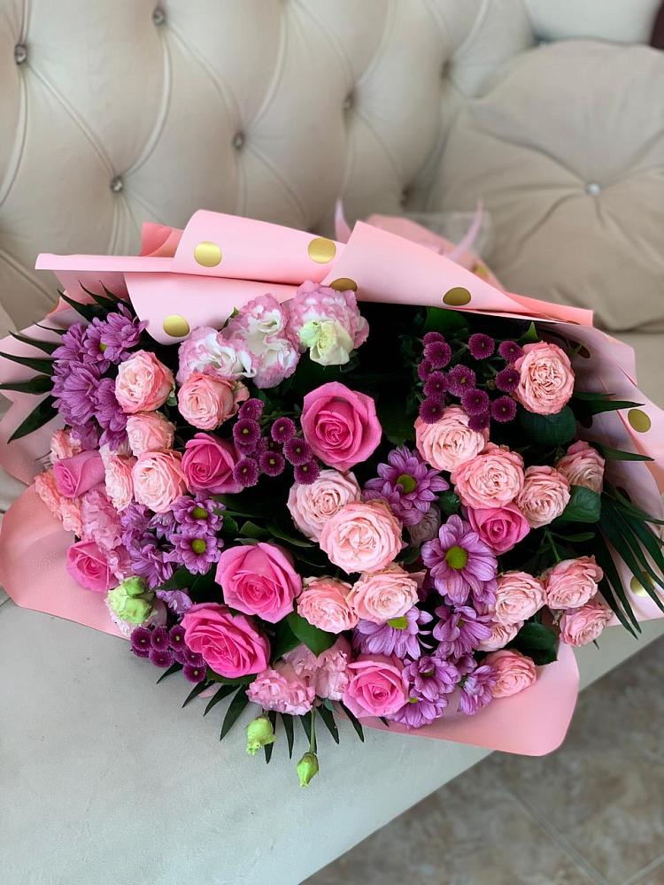 Букет цветов из: Хризантемы, Розы и Лизиантусы в Тим