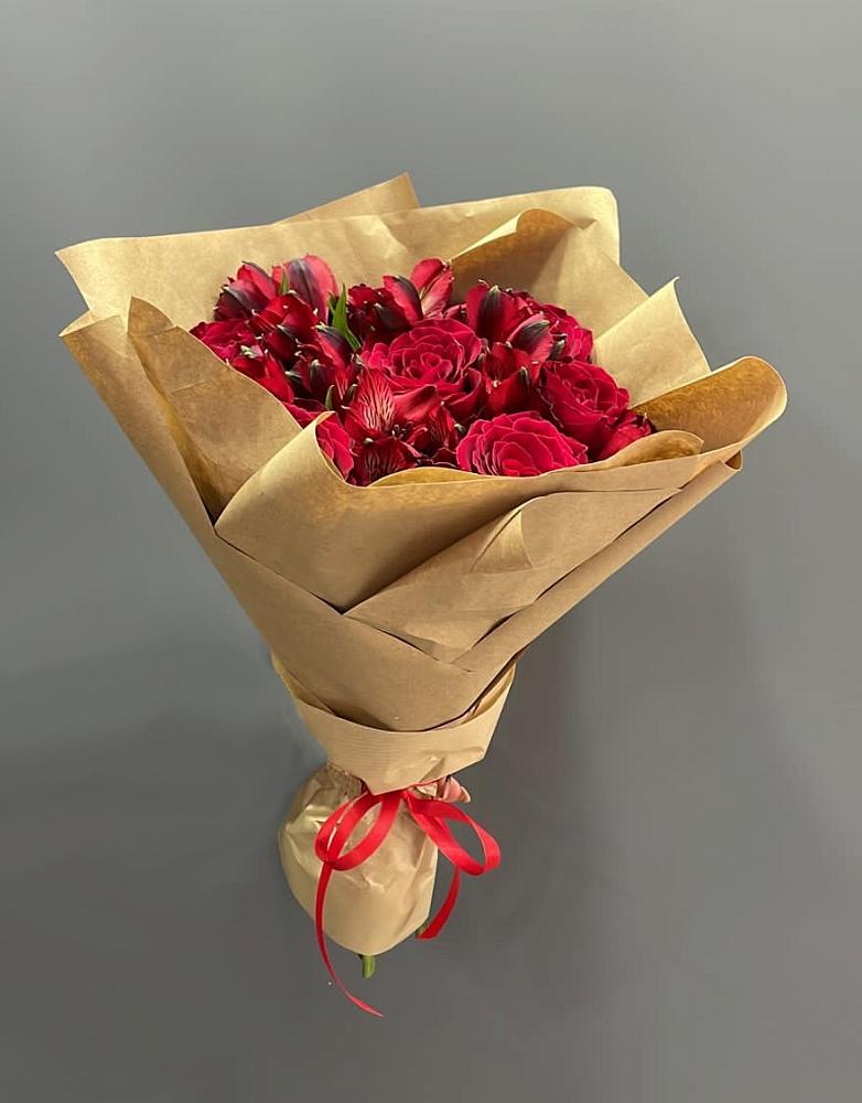 Букет цветов из: Альстромерии и Розы в Тим