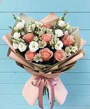 Букет цветов из:  Розы, Альстромерии и Лизиантусы в Тим