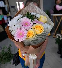 Букет цветов из:  Герберы, Розы и Хризантемы в Тим