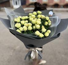 Букет Белые кустовые розы Солинеро в Тим