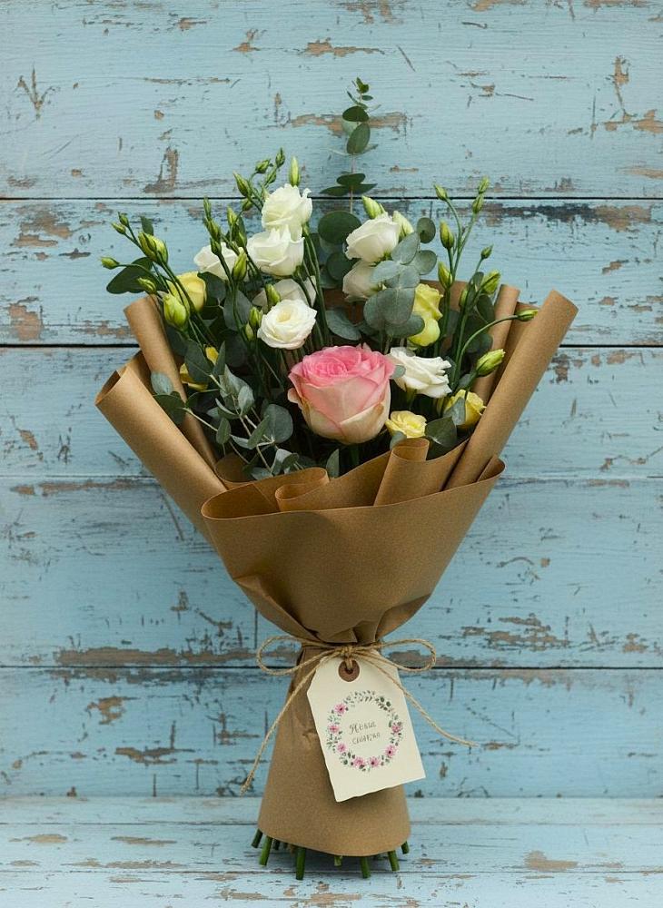 Букет цветов из: Розы и Лизиантусы в Тим