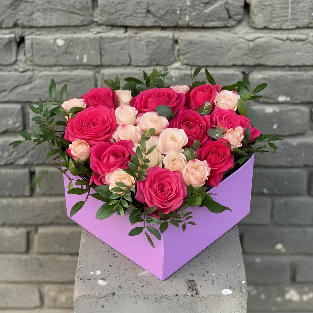 Цветочная композиция из Розы в коробке в Тим