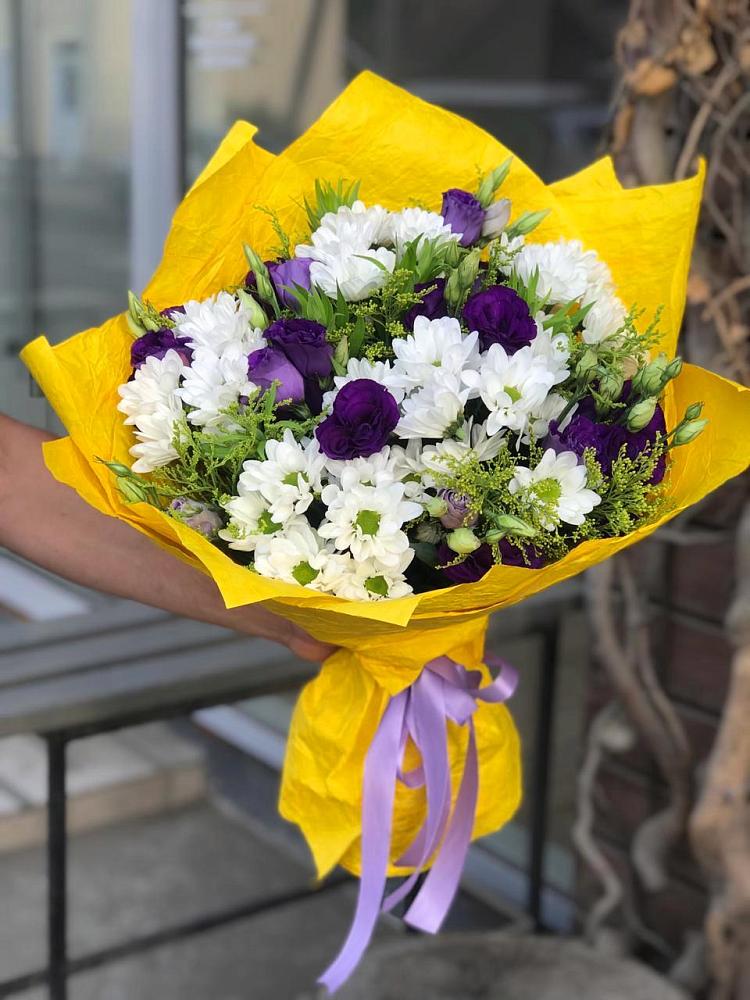 Букет цветов из: Ирисы, Хризантемы и Ромашки в Тим