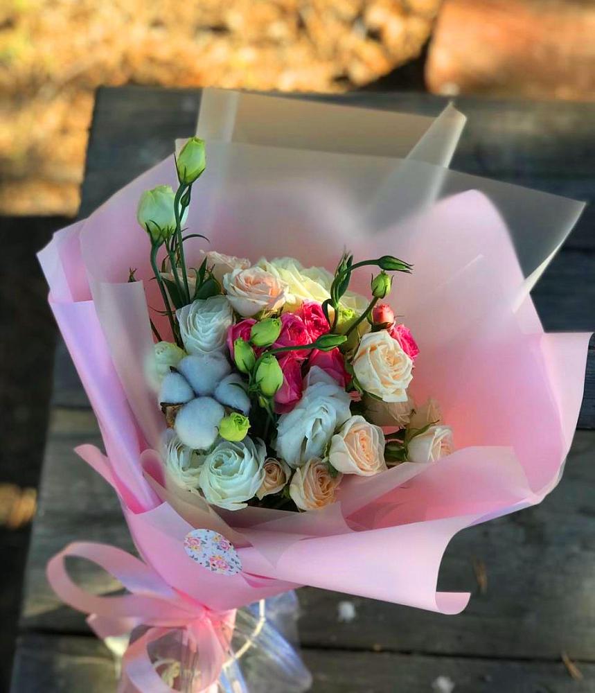 Букет цветов из: Розы и Лизиантусы в Тим