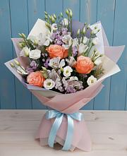 Букет цветов из:  Лизиантусы, Розы, Альстромерии и Гипсофила в Тим