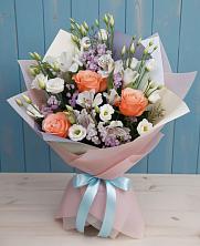 Букет цветов из:  Лизиантусы, Розы, Альстромерии и Гипсофила в Тим
