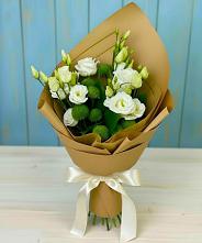 Букет цветов из:  Хризантемы и Лизиантусы #REPLACE_PRED# Тим