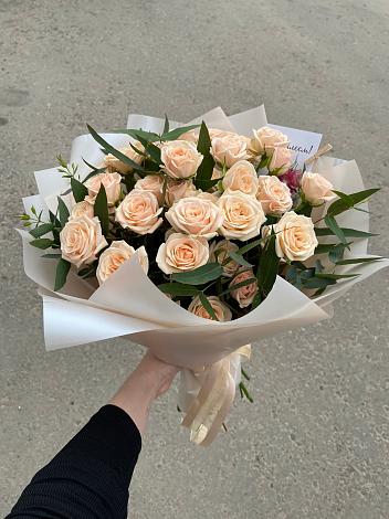 Букет Кремовые розы Латте в Тим