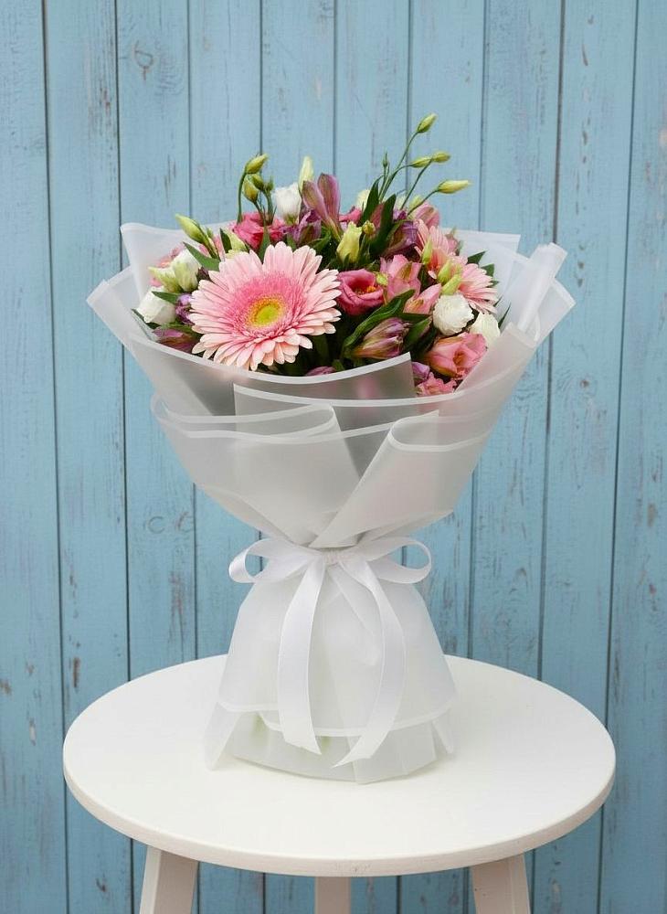 Букет цветов из: Герберы, Альстромерии и Лизиантусы в Тим