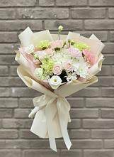Букет цветов из:  Гвоздики, Розы, Лизиантусы и Хризантемы в Тим
