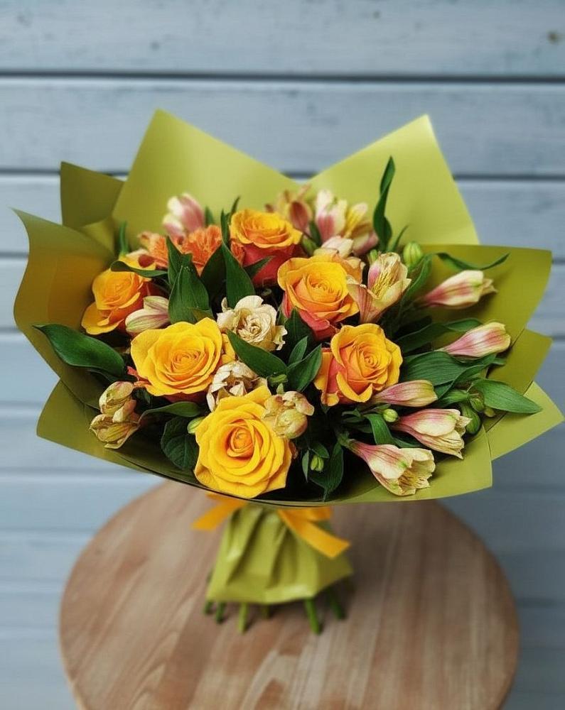 Букет цветов из: Альстромерии и Розы в Тим