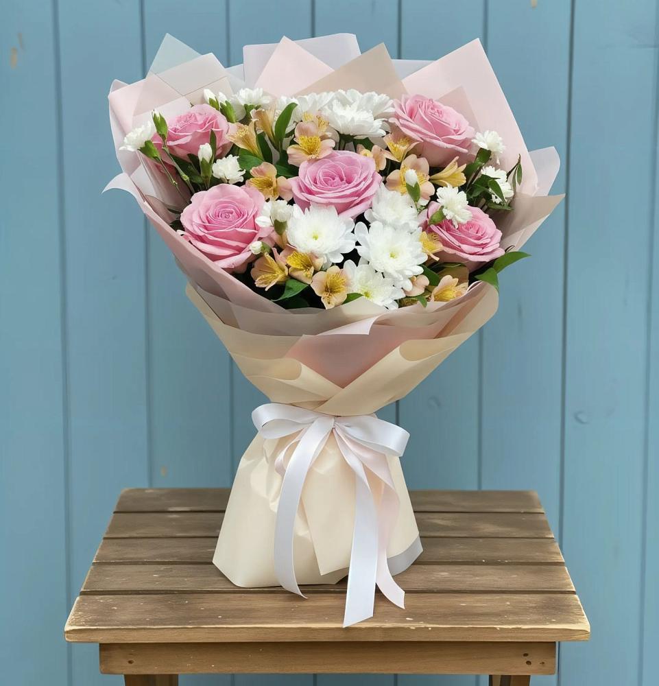 Букет цветов из: Гвоздики, Орхидеи и Розы в Тим