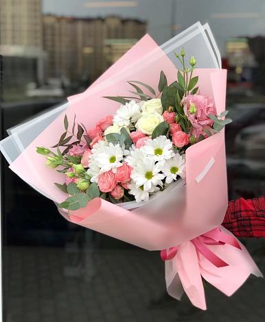 Букет цветов из: Розы, Лизиантусы и Хризантемы в Тим
