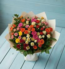Букет Микс из разноцветных кустовых роз в Тим